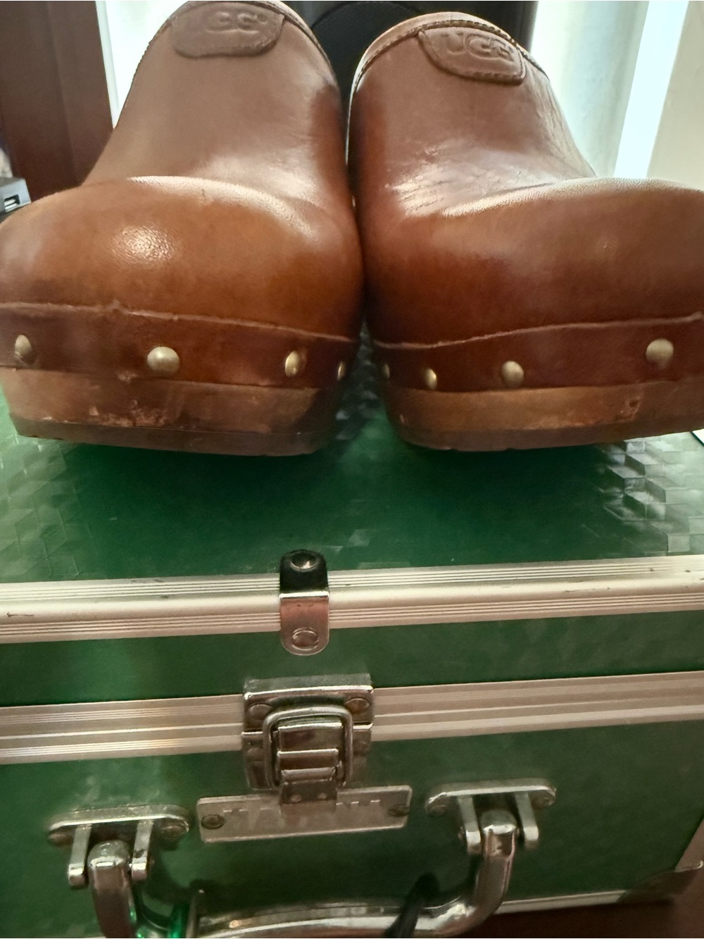 UGG women Chestnut Brown Leather Slip-On Mules - Picture 3 of 7